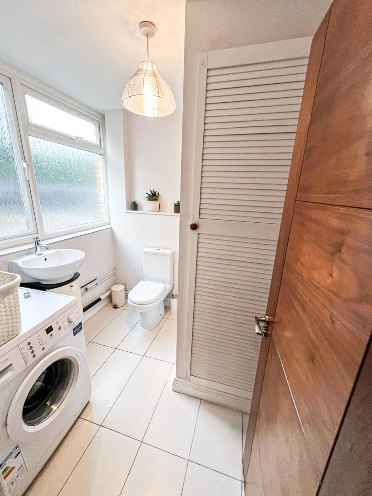 Apartament Lovely 4 Bedroom Flat With Ample Garden In Brondesbury, Kilburn