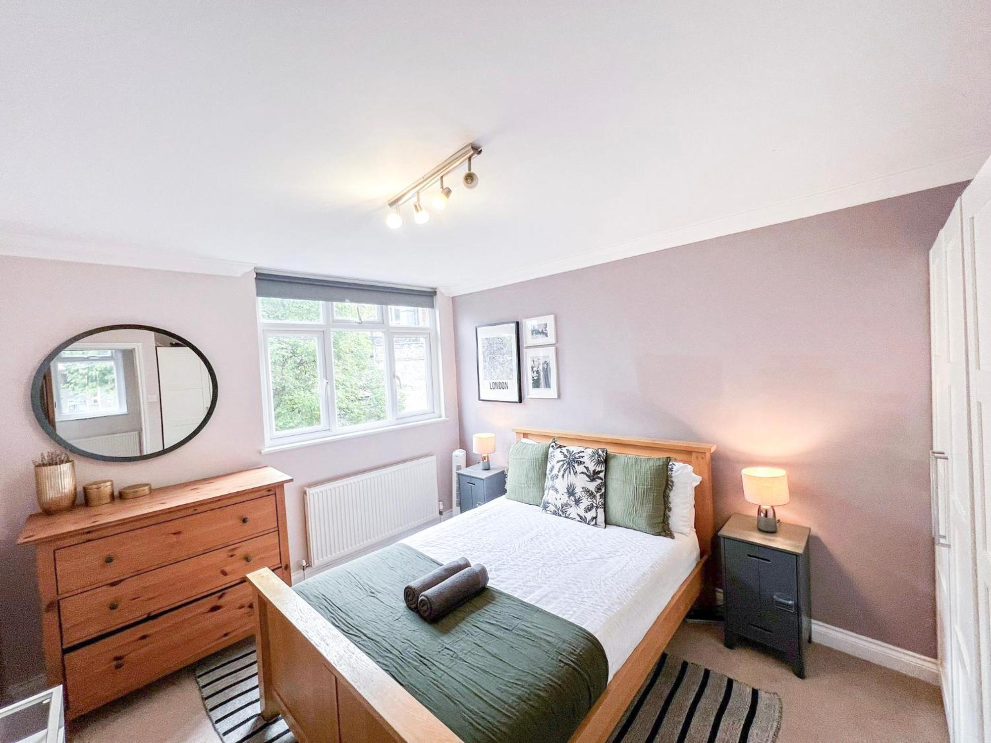 Lovely 4 Bedroom Flat With Ample Garden In Brondesbury, Kilburn * Londra