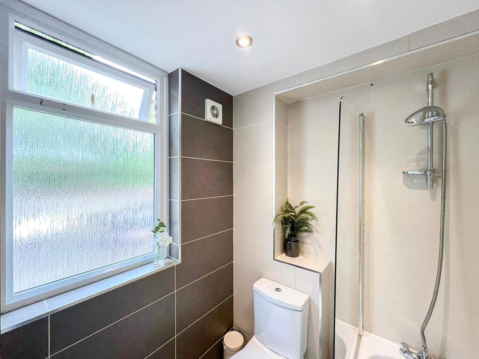 Apartament Lovely 4 Bedroom Flat With Ample Garden In Brondesbury, Kilburn *