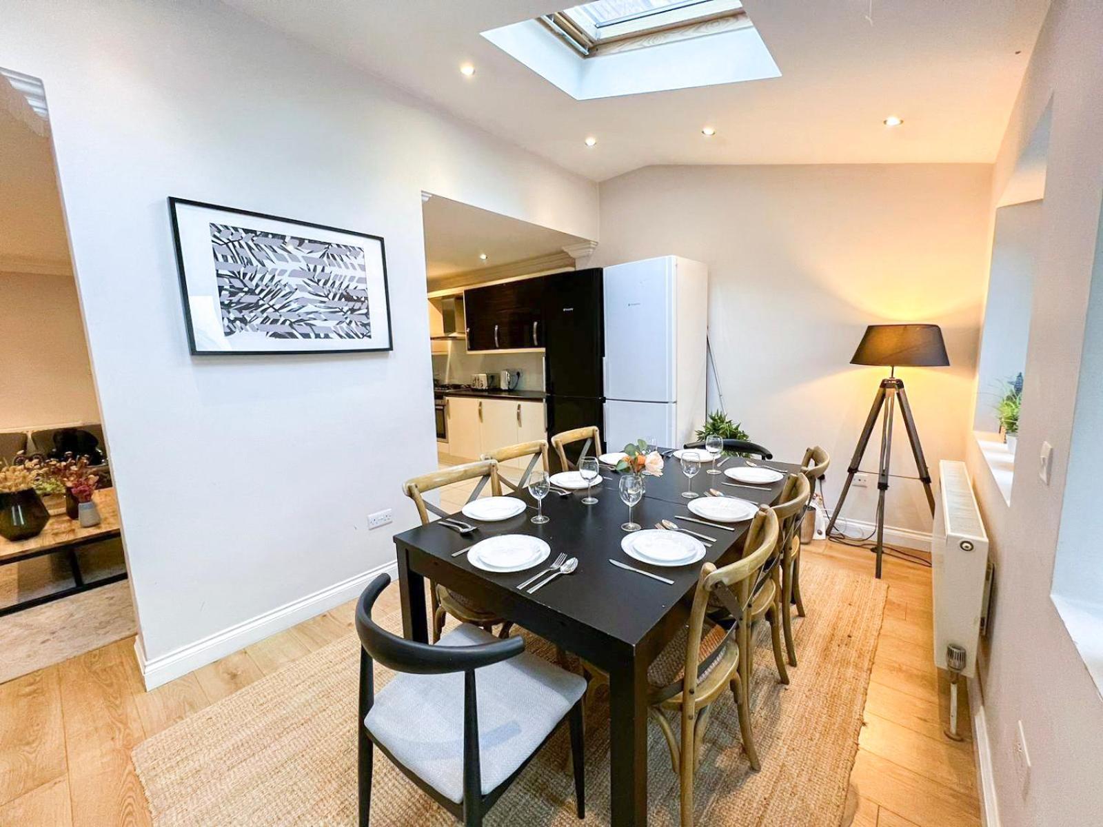 Lovely 4 Bedroom Flat With Ample Garden In Brondesbury, Kilburn Apartament *