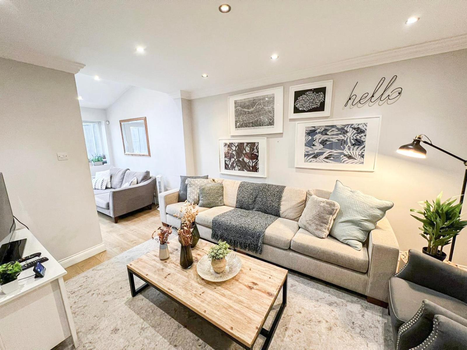 Lovely 4 Bedroom Flat With Ample Garden In Brondesbury, Kilburn Apartament Londra