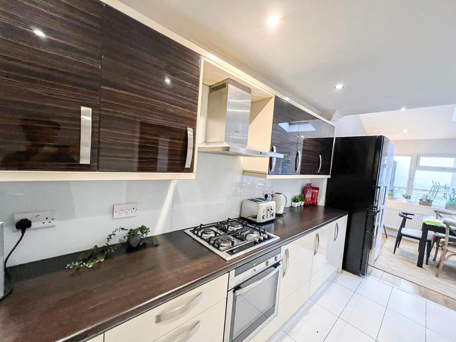 Apartament Lovely 4 Bedroom Flat With Ample Garden In Brondesbury, Kilburn Londra