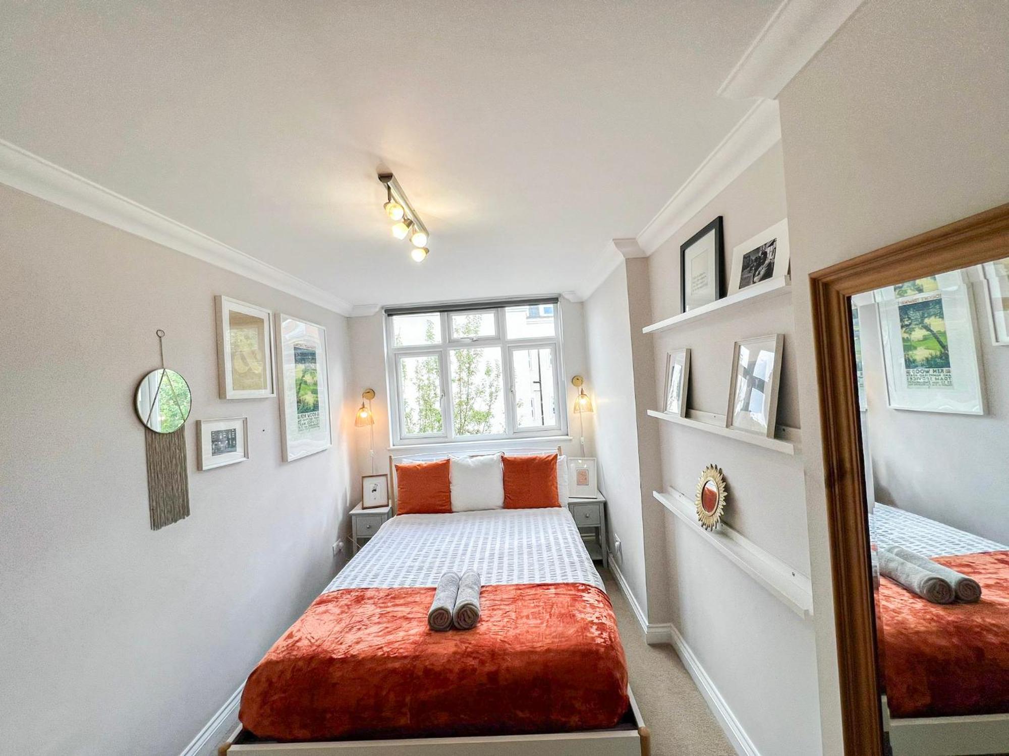 Lovely 4 Bedroom Flat With Ample Garden In Brondesbury, Kilburn Londra
