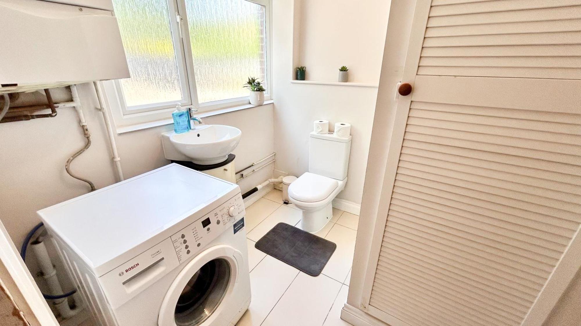 Lovely 4 Bedroom Flat With Ample Garden In Brondesbury, Kilburn Apartment London
