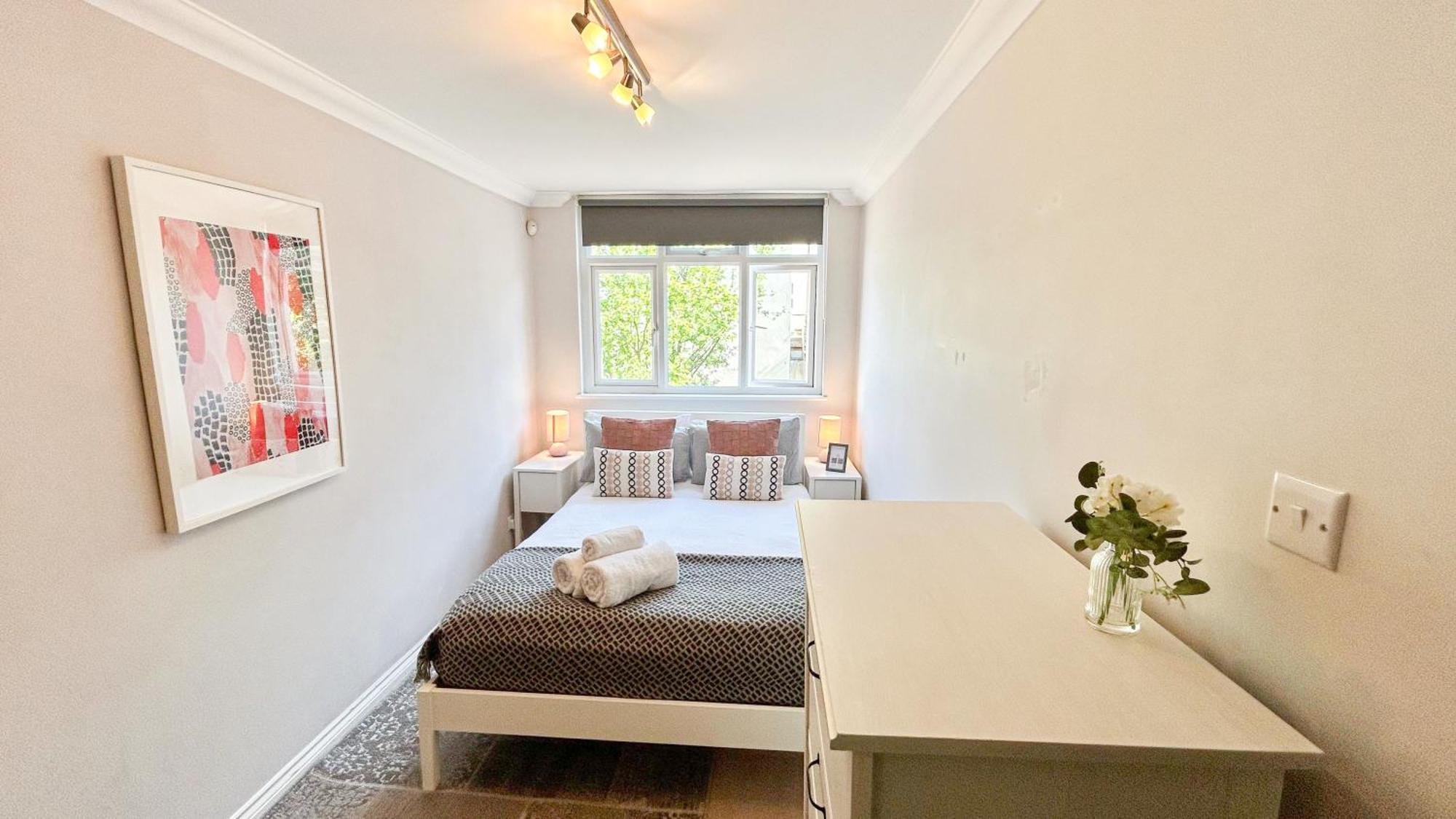 Lovely 4 Bedroom Flat With Ample Garden In Brondesbury, Kilburn * London
