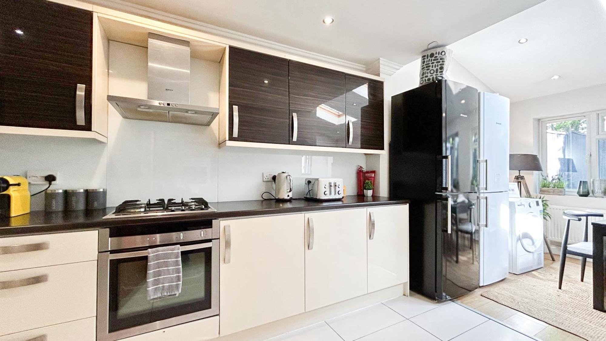 Lovely 4 Bedroom Flat With Ample Garden In Brondesbury, Kilburn *