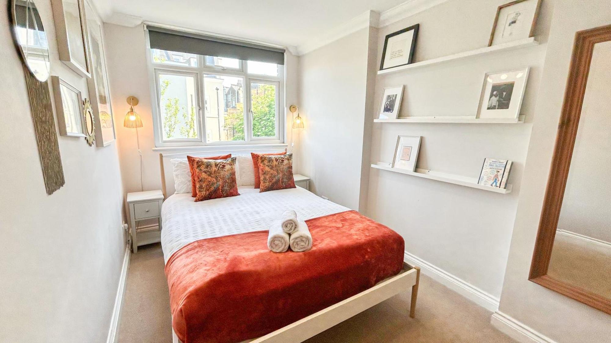 Lovely 4 Bedroom Flat With Ample Garden In Brondesbury, Kilburn Apartment