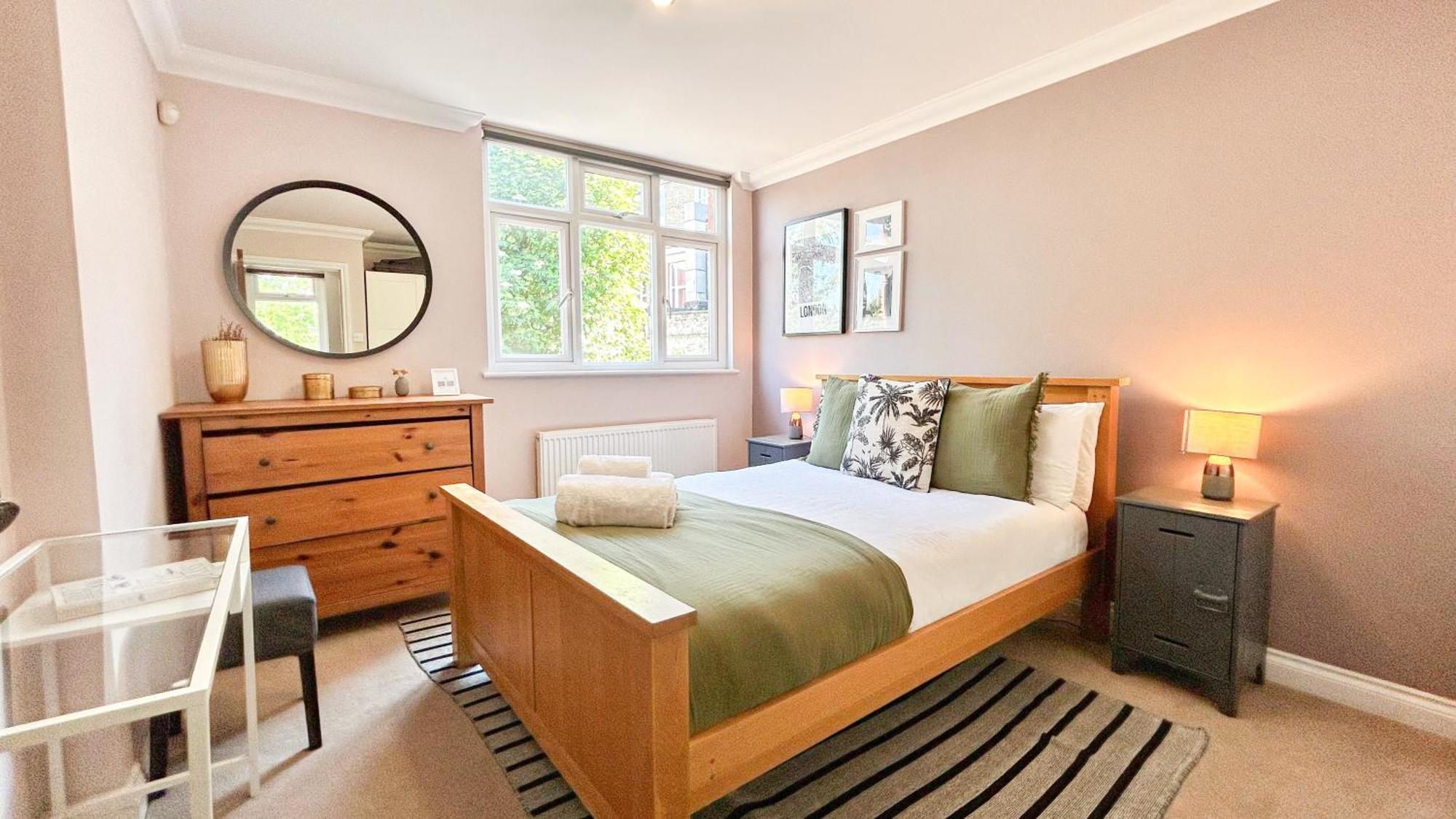 Apartment Lovely 4 Bedroom Flat With Ample Garden In Brondesbury, Kilburn *